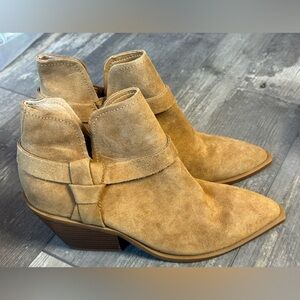 Dolce Vita Navie Heeled suede bootie tan size 6.5 NWOB ankle boots